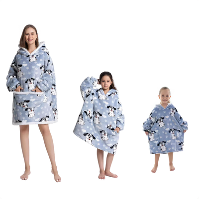 Blågrå oversized hettegenser med hundemønster for voksen og barn