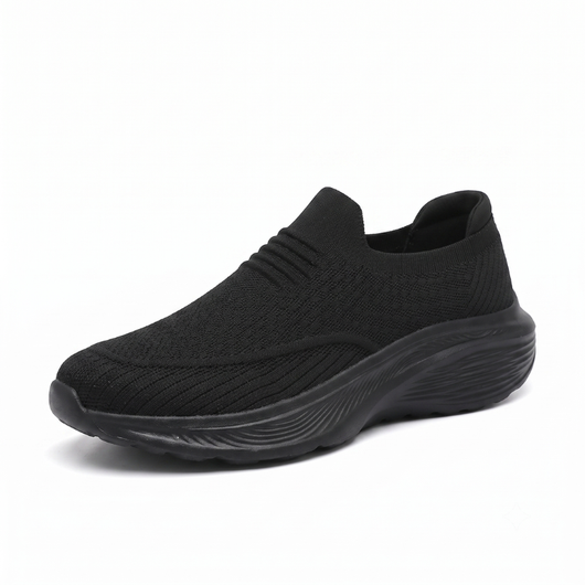 Svart slip-on komfortsko unisex med tykk støtdempende sål og mykt strikket overdel mot hvit bakgrunn
