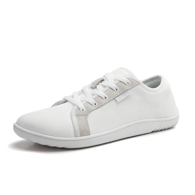 Hvit minimalistisk barfotsko unisex med bred tåboks og tynn fleksibel sål mot hvit bakgrunn