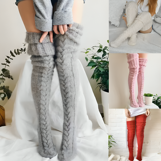 Collage med lårhøye lårstrømper i grått, hvitt, rosa og rødt i ulike hjemmemiljøer