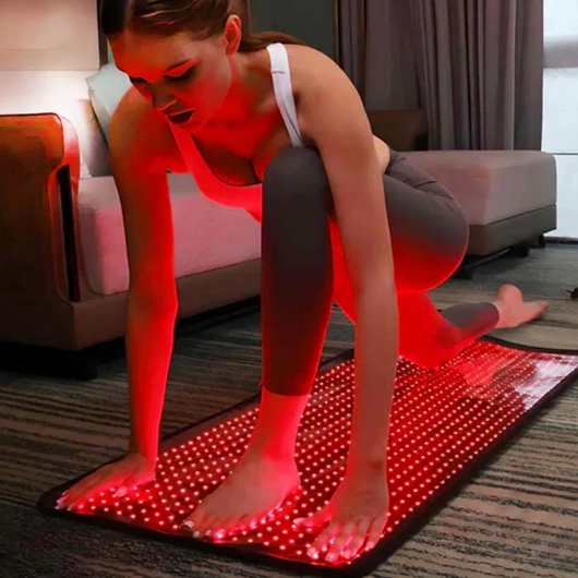 NordCura LightMat™ – fleksibel rødlysmatte med 360 infrarøde LED-dioder på 660 nm og 850 nm for restitusjon og avslapning av hele kroppen