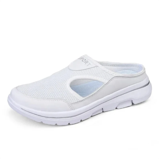 Sandaler med demping i hvitt med mesh-overdel og myk hvit såle, sett fra siden